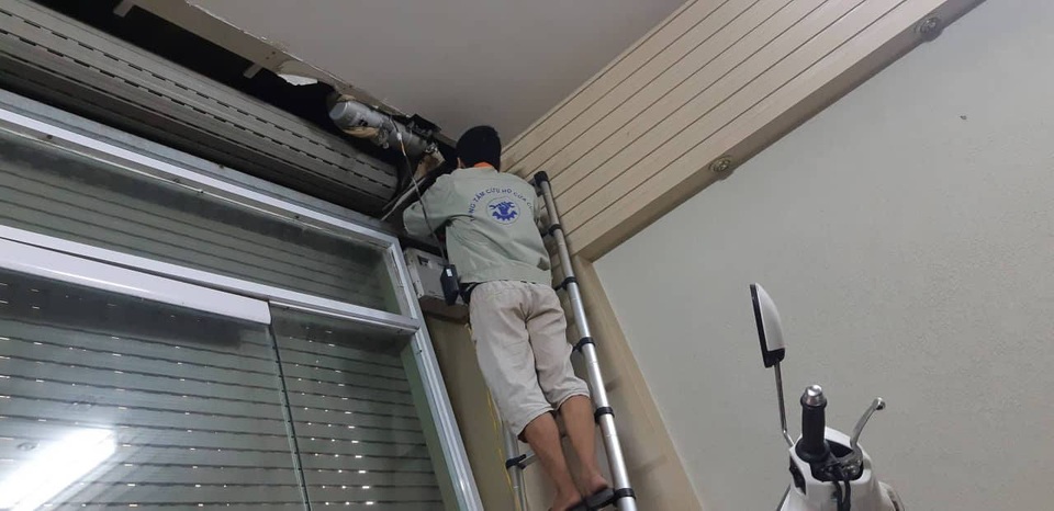 Hướng dẫn cách sửa nhanh những lỗi thường gặp ở cửa cuốn - 2 Hướng dẫn cách sửa nhanh những lỗi thường gặp ở cửa cuốn - 2