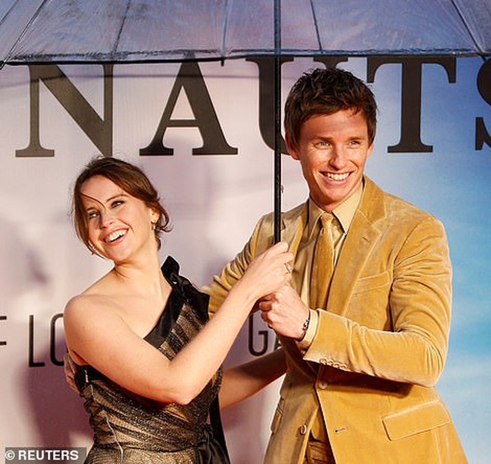 Cô gái Đan Mạch Eddie Redmayne thân thiết bên đồng nghiệp xinh đẹp - 2 Cô gái Đan Mạch Eddie Redmayne thân thiết bên đồng nghiệp xinh đẹp - 2