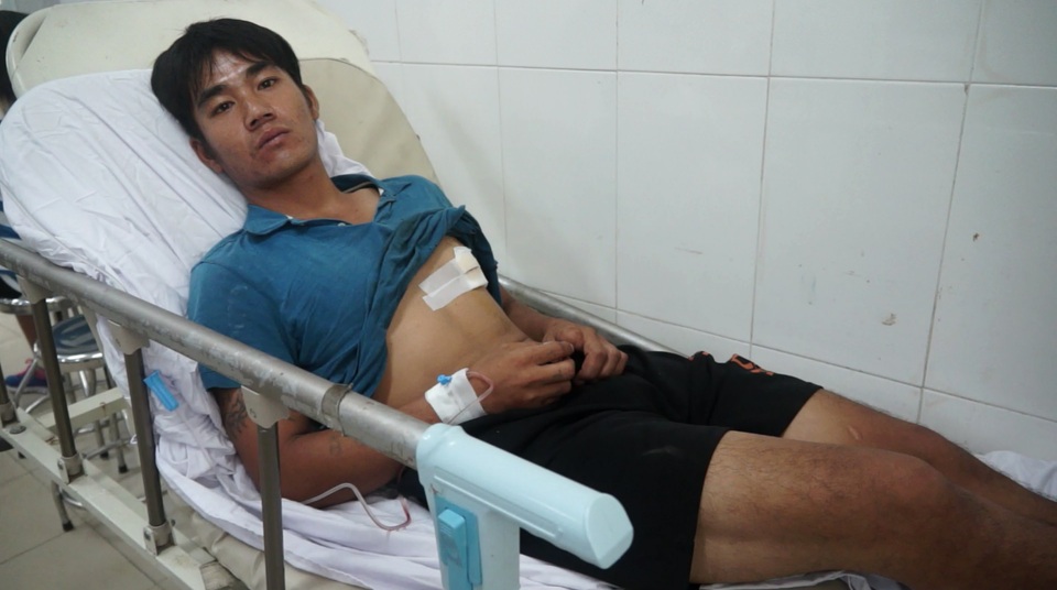 Ngăn cản cướp bỏ chạy, thanh niên bị đâm thủng phổi - 2 Ngăn cản cướp bỏ chạy, thanh niên bị đâm thủng phổi - 2