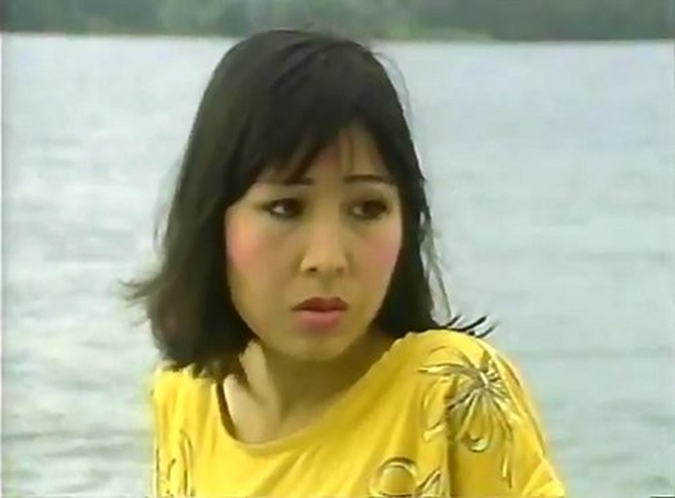 Ngỡ ngàng trước nhan sắc thời trẻ của NSND Hồng Vân - 4 Ngỡ ngàng trước nhan sắc thời trẻ của NSND Hồng Vân - 4
