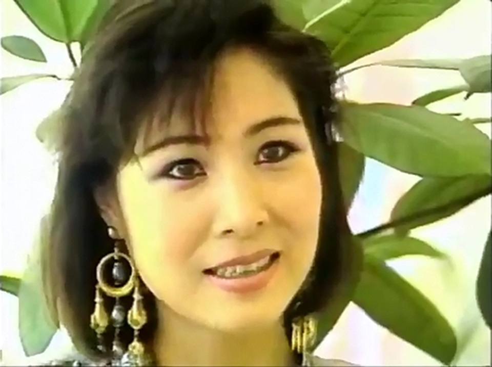 Ngỡ ngàng trước nhan sắc thời trẻ của NSND Hồng Vân - 3 Ngỡ ngàng trước nhan sắc thời trẻ của NSND Hồng Vân - 3