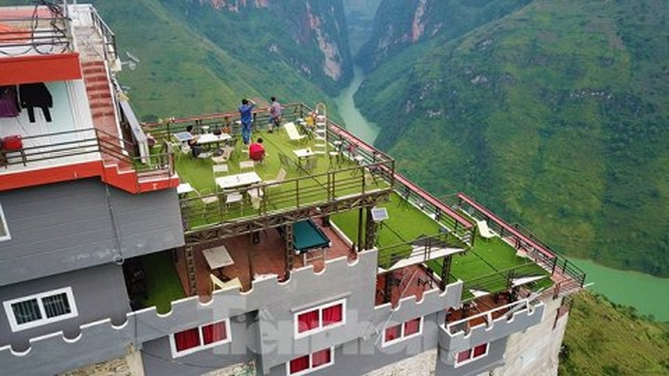 “Chủ công trình xây dựng trái phép trên đèo Mã Pì Lèng đã cố tình vi phạm pháp luật” - 3 “Chủ công trình xây dựng trái phép trên đèo Mã Pì Lèng đã cố tình vi phạm pháp luật” - 3