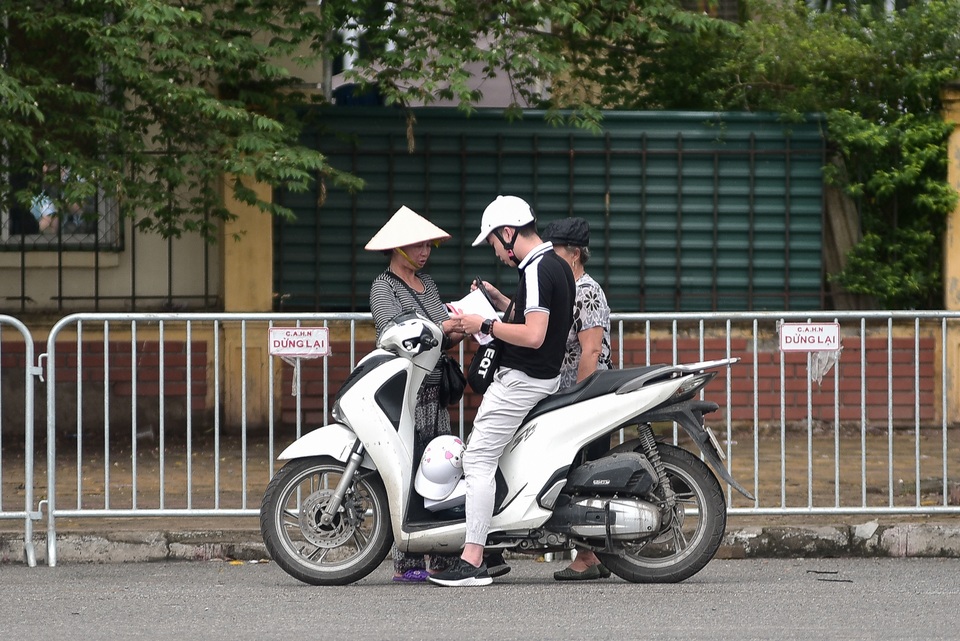 Giá vé chợ đen trận Việt Nam - Malaysia bất ngờ hạ nhiệt - 5