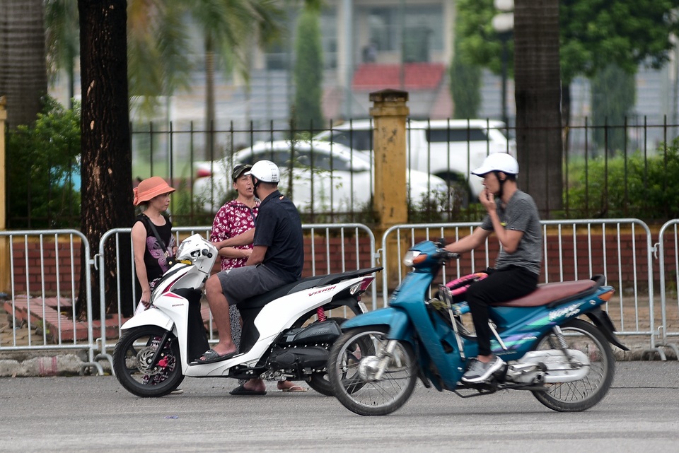 Giá vé chợ đen trận Việt Nam - Malaysia bất ngờ hạ nhiệt - 9