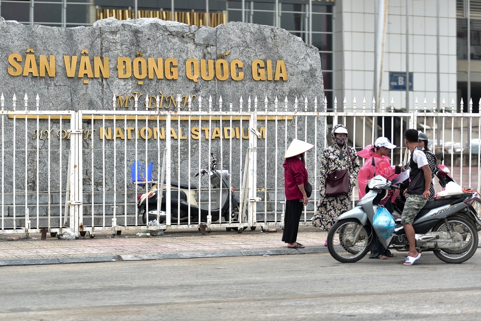 Giá vé chợ đen trận Việt Nam - Malaysia bất ngờ hạ nhiệt - 8