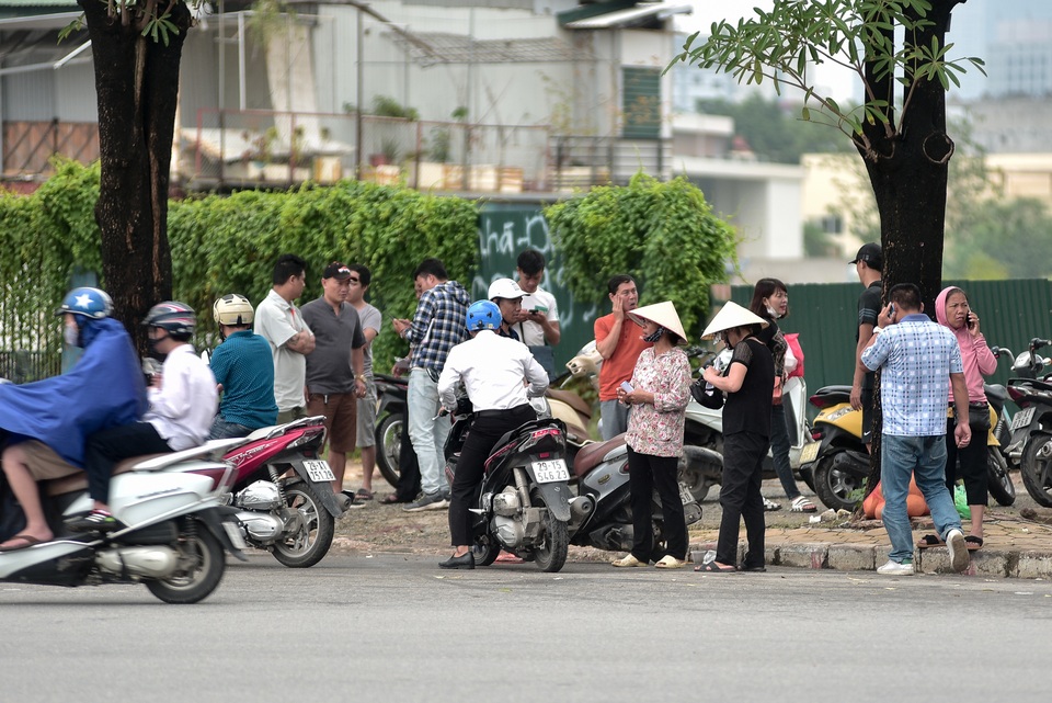 Giá vé chợ đen trận Việt Nam - Malaysia bất ngờ hạ nhiệt - 10