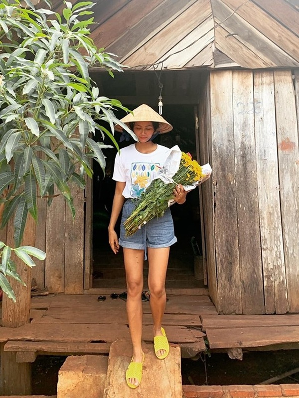 Xúc động với cuộc sống giản dị của Hoa hậu HHen Niê ở quê nhà - 4 Xúc động với cuộc sống giản dị của Hoa hậu HHen Niê ở quê nhà - 4