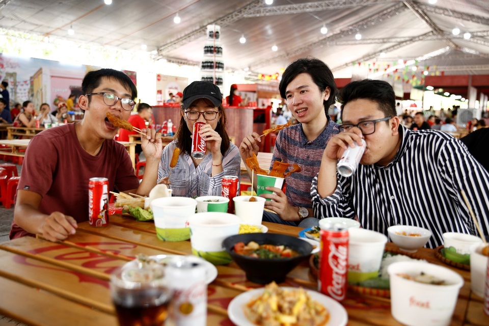 Lễ hội Ẩm thực Coca-Cola thu hút giới trẻ tại Vinh - 1 Lễ hội Ẩm thực Coca-Cola thu hút giới trẻ tại Vinh - 1