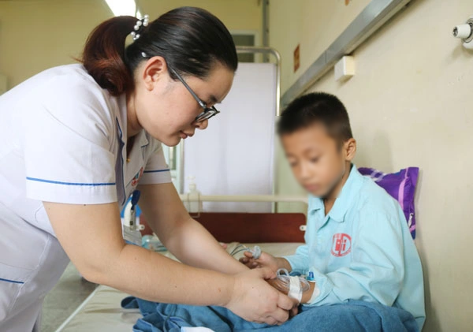 Cậu bé 8 tuổi lên cơn co giật, hôn mê ngay tại lớp vì viêm não cấp - 1 Cậu bé 8 tuổi lên cơn co giật, hôn mê ngay tại lớp vì viêm não cấp - 1