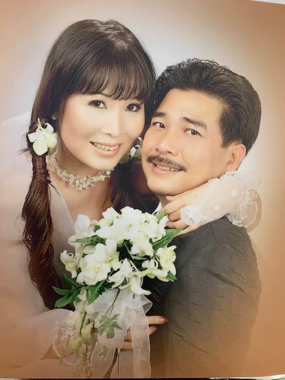 Ngỡ ngàng trước nhan sắc thời trẻ của NSND Hồng Vân - 7 Ngỡ ngàng trước nhan sắc thời trẻ của NSND Hồng Vân - 7