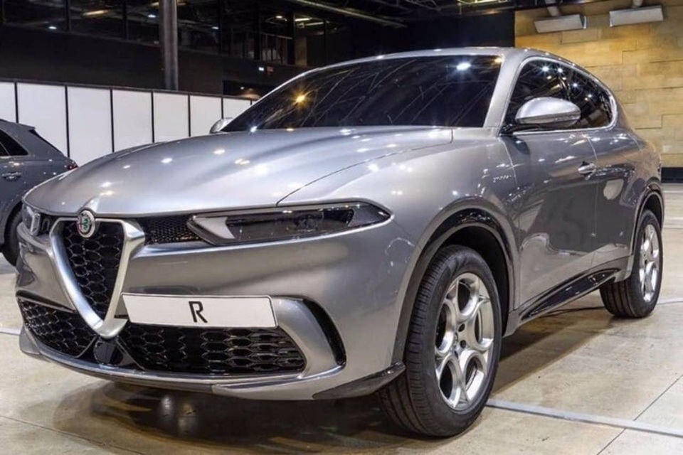 Lộ diện tân binh Alfa Romeo Tonale - Nhân tố mới trên thị trường SUV cỡ nhỏ - 1 Lộ diện tân binh Alfa Romeo Tonale - Nhân tố mới trên thị trường SUV cỡ nhỏ - 1
