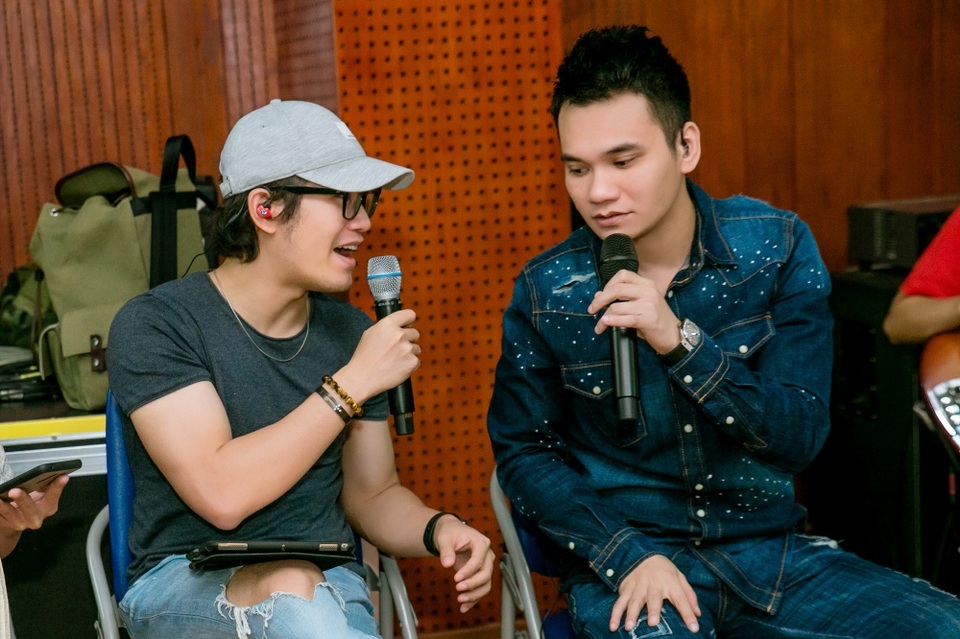 Hồ Hoài Anh xuất hiện mệt mỏi sau ồn ào ly hôn Lưu Hương Giang - 6 Hồ Hoài Anh xuất hiện mệt mỏi sau ồn ào ly hôn Lưu Hương Giang - 6