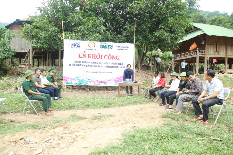 Có Cầu Dân trí, dân bản Na Kho không còn run sợ khi vượt suối - 4 Có Cầu Dân trí, dân bản Na Kho không còn run sợ khi vượt suối - 4