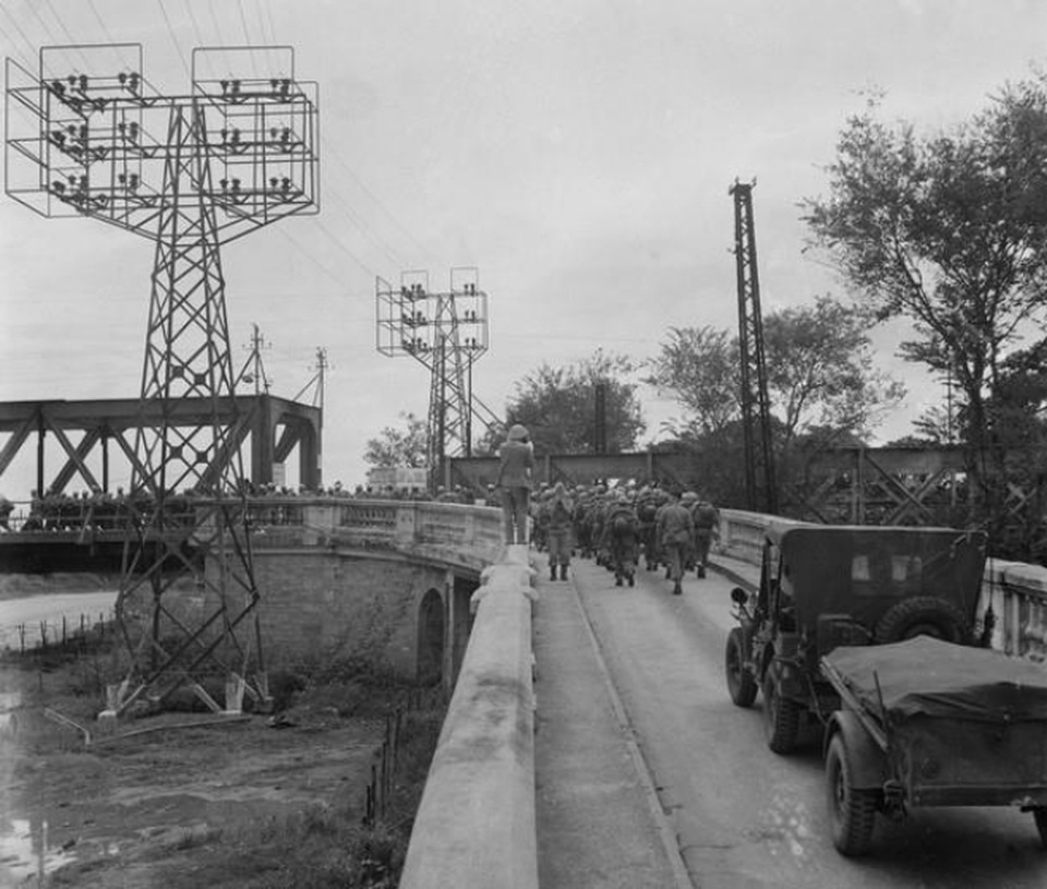 Hình ảnh đoàn quân chiến thắng trở về tiếp quản Thủ đô 65 năm trước - 14