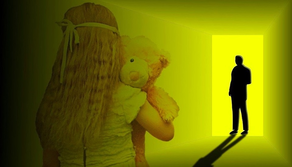 Hàng nghìn kẻ ấu dâm đổi tên, làm việc ở trường học Anh - 1