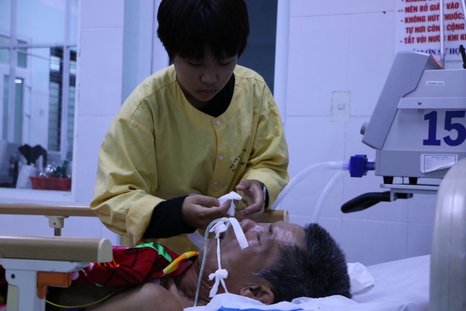 Đẫm nước mắt tình cảm cô trò nơi bệnh viện - 9 Đẫm nước mắt tình cảm cô trò nơi bệnh viện - 9