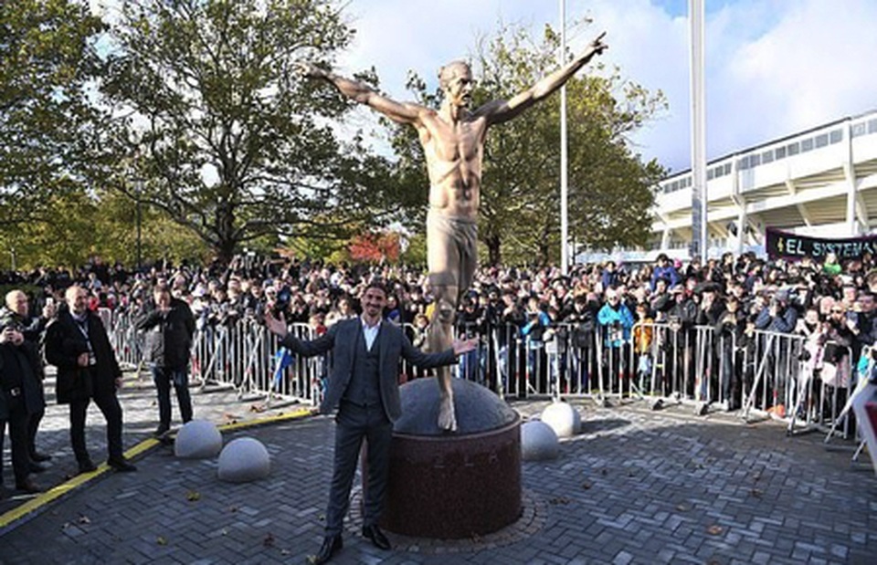 Ibrahimovic ra mắt tượng mới, C.Ronaldo lập tức được réo tên - 1 Ibrahimovic ra mắt tượng mới, C.Ronaldo lập tức được réo tên - 1