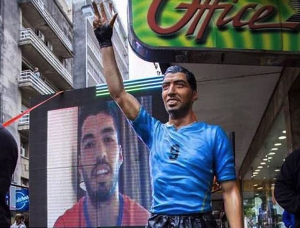 Ibrahimovic ra mắt tượng mới, C.Ronaldo lập tức được réo tên - 5 Ibrahimovic ra mắt tượng mới, C.Ronaldo lập tức được réo tên - 5