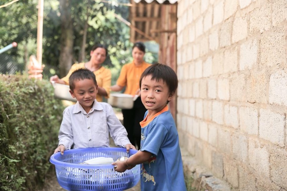 Lễ khai giảng “có cơm” của trẻ em nơi rẻo cao - 3 Lễ khai giảng “có cơm” của trẻ em nơi rẻo cao - 3