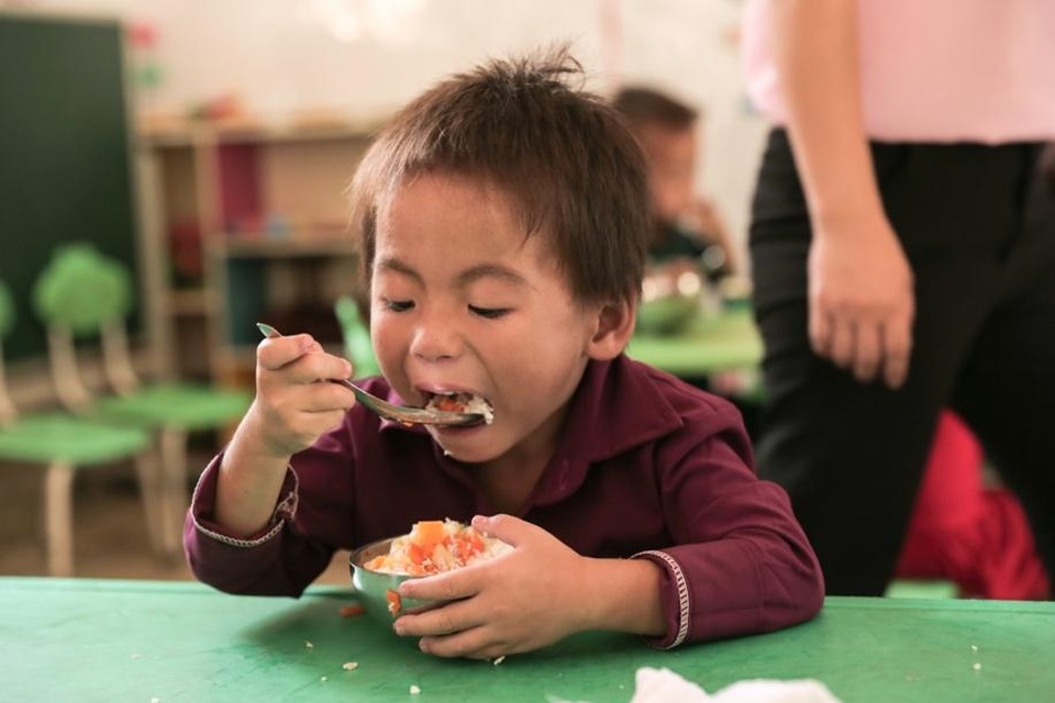 Lễ khai giảng “có cơm” của trẻ em nơi rẻo cao - 4 Lễ khai giảng “có cơm” của trẻ em nơi rẻo cao - 4