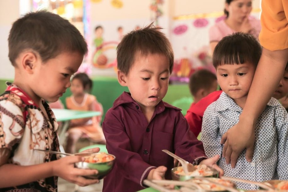 Lễ khai giảng “có cơm” của trẻ em nơi rẻo cao - 9 Lễ khai giảng “có cơm” của trẻ em nơi rẻo cao - 9
