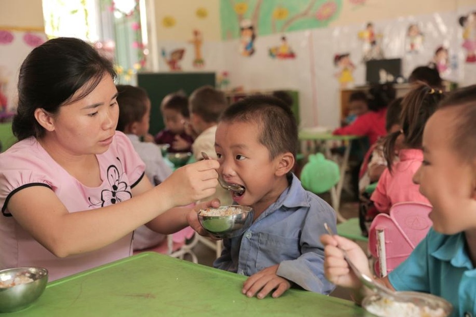 Lễ khai giảng “có cơm” của trẻ em nơi rẻo cao - 10 Lễ khai giảng “có cơm” của trẻ em nơi rẻo cao - 10