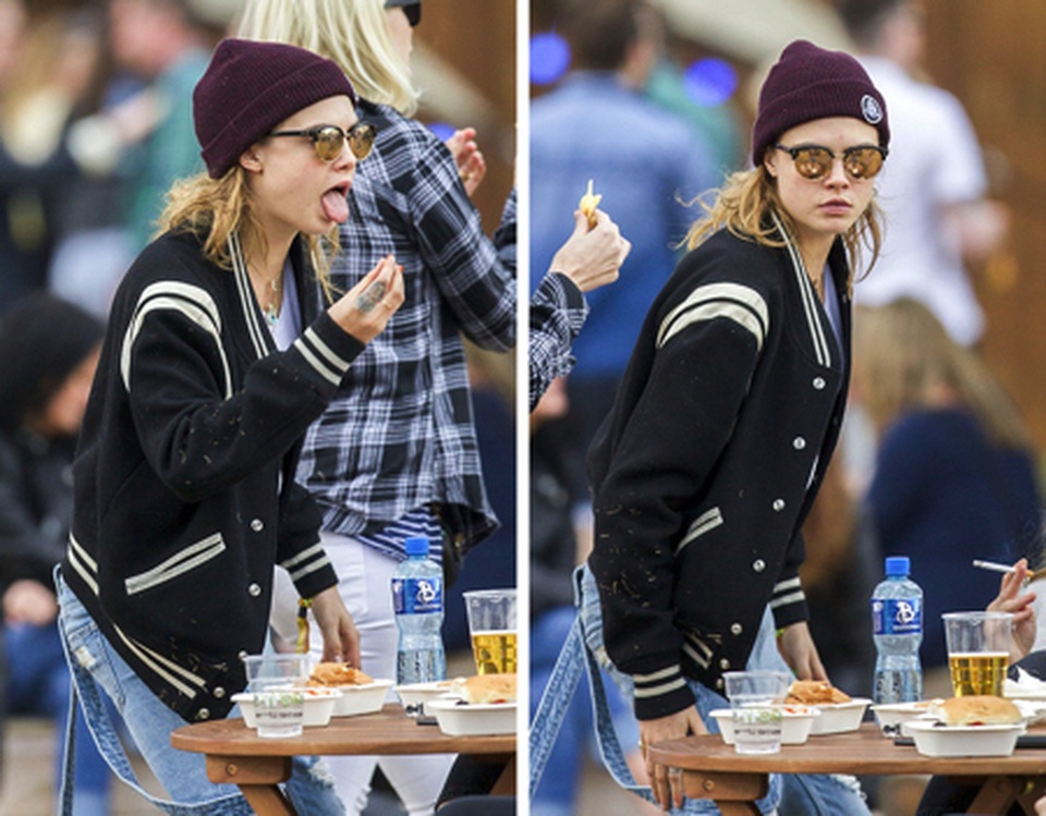 Những khoảnh khắc “cười ra nước mắt” của sao - 8