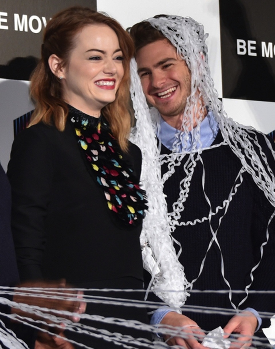 Những khoảnh khắc “cười ra nước mắt” của sao - 13