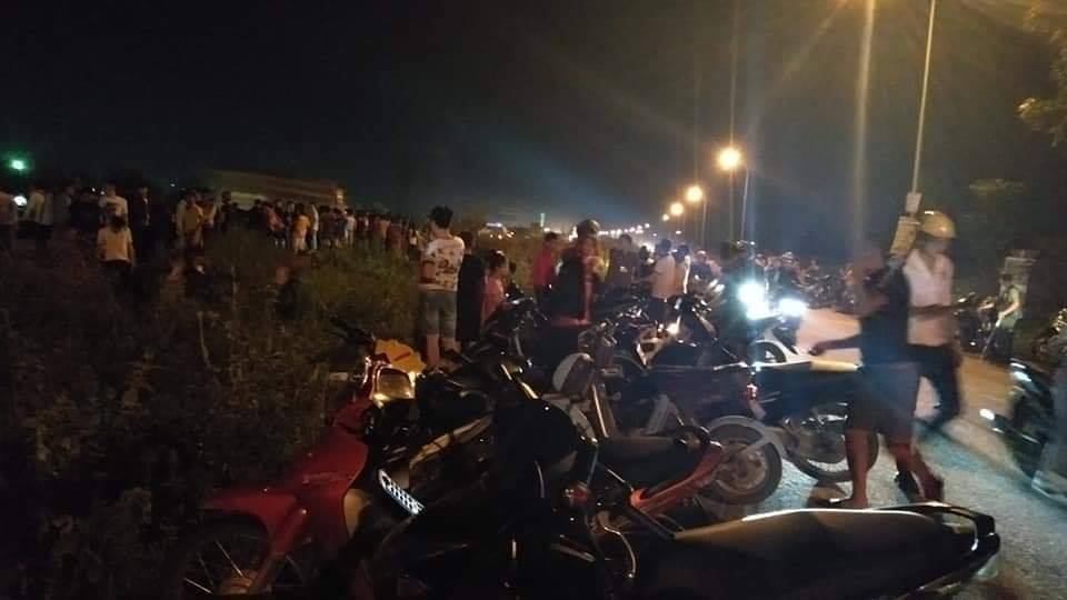 Chạy ngang qua cao tốc, 2 nữ công nhân bị ô tô tông tử vong, 1 người bị thương - 2 Chạy ngang qua cao tốc, 2 nữ công nhân bị ô tô tông tử vong, 1 người bị thương - 2