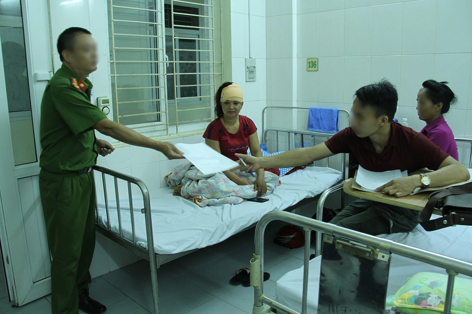 Cháu ruột hành hung cô để cướp tài sản - 2 Cháu ruột hành hung cô để cướp tài sản - 2