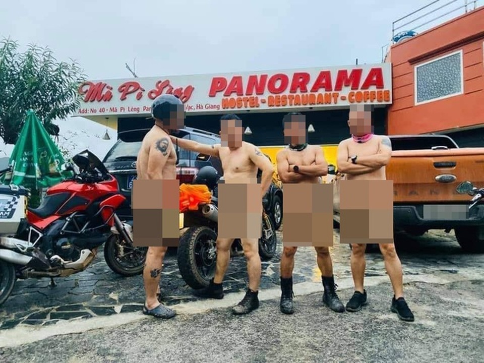 Vụ chụp ảnh phản cảm trên Mã Pí Lèng: “Tôi thấy đau lòng cho di sản” - 1 Vụ chụp ảnh phản cảm trên Mã Pì Lèng: “Tôi thấy đau lòng cho di sản” - 1