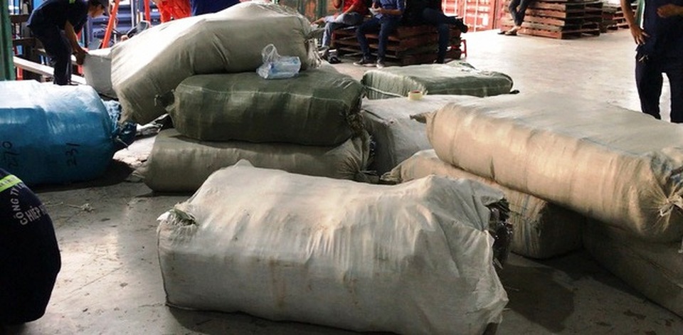 Bắt giữ lô quần áo Trung Quốc dán mác “Made in Vietnam” trị giá tiền tỷ - 1 Bắt giữ lô quần áo Trung Quốc dán mác “Made in Vietnam” trị giá tiền tỷ - 1