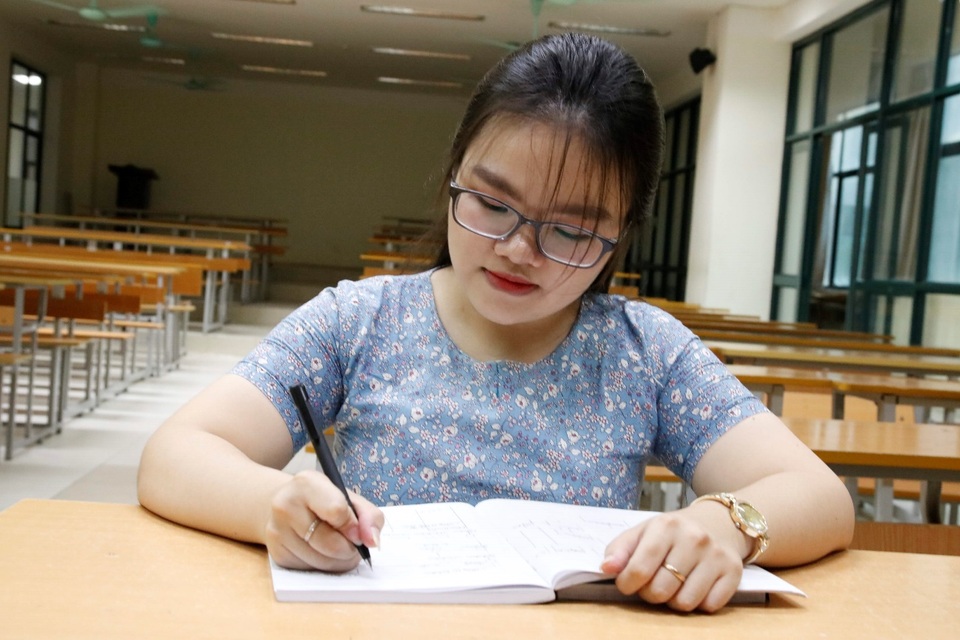 “Tinh thần thép” của nữ sinh viên xương thủy tinh từng 20 lần bó bột - 2 “Tinh thần thép” của nữ sinh viên xương thủy tinh từng 20 lần bó bột - 2