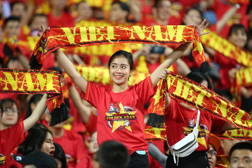 Việt Nam 1-0 Malaysia: Quang Hải ghi bàn đẳng cấp - 35 Việt Nam 1-0 Malaysia: Quang Hải ghi bàn đẳng cấp - 35
