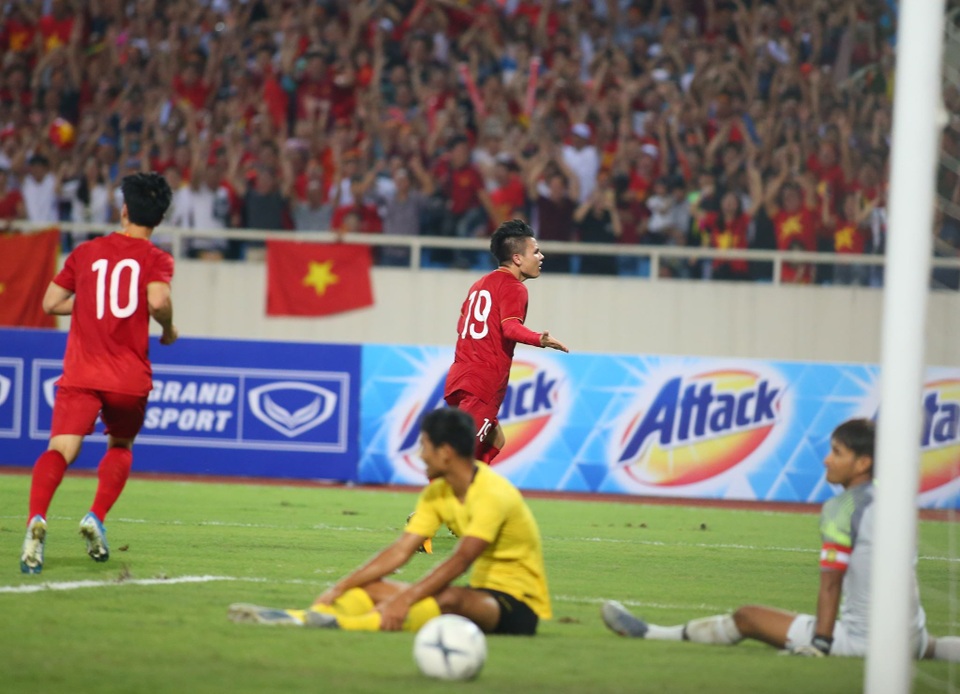 Việt Nam 1-0 Malaysia: Quang Hải ghi bàn đẳng cấp - 10 Việt Nam 1-0 Malaysia: Quang Hải ghi bàn đẳng cấp - 10
