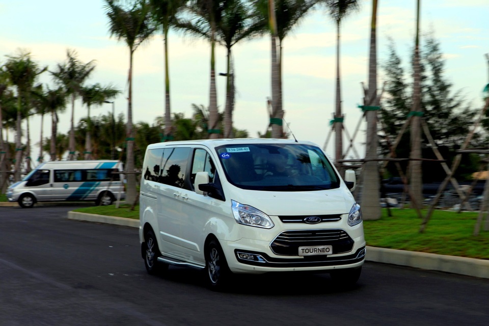 Ford Tourneo - Đi trước đối thủ - 2 Ford Tourneo - Đi trước đối thủ - 2