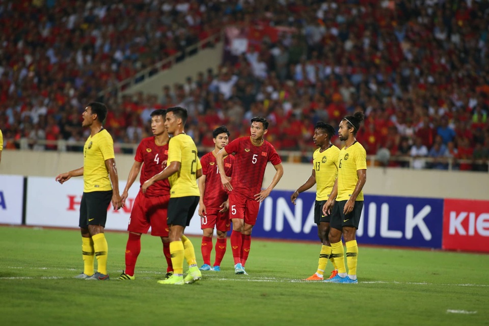 Việt Nam 1-0 Malaysia: Quang Hải ghi bàn đẳng cấp - 7 Việt Nam 1-0 Malaysia: Quang Hải ghi bàn đẳng cấp - 7