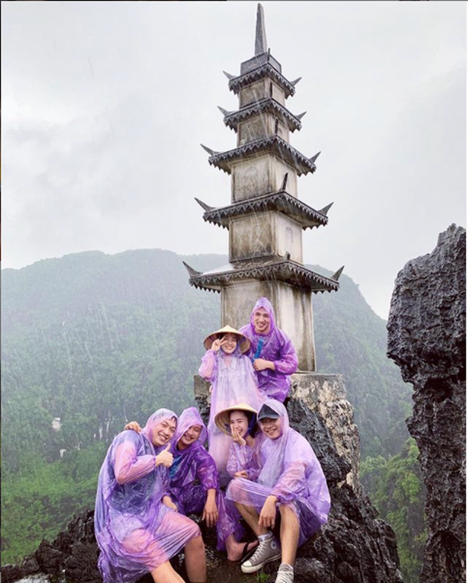 Hang Múa: Điểm “check-in” trên “lưng chừng trời” đẹp không tưởng ở Ninh Bình! - 8 Hang Múa: Điểm “check-in” trên “lưng chừng trời” đẹp không tưởng ở Ninh Bình! - 8