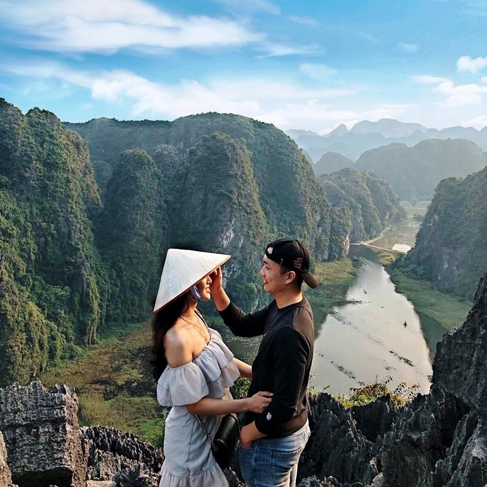 Hang Múa: Điểm “check-in” trên “lưng chừng trời” đẹp không tưởng ở Ninh Bình! - 14 Hang Múa: Điểm “check-in” trên “lưng chừng trời” đẹp không tưởng ở Ninh Bình! - 14