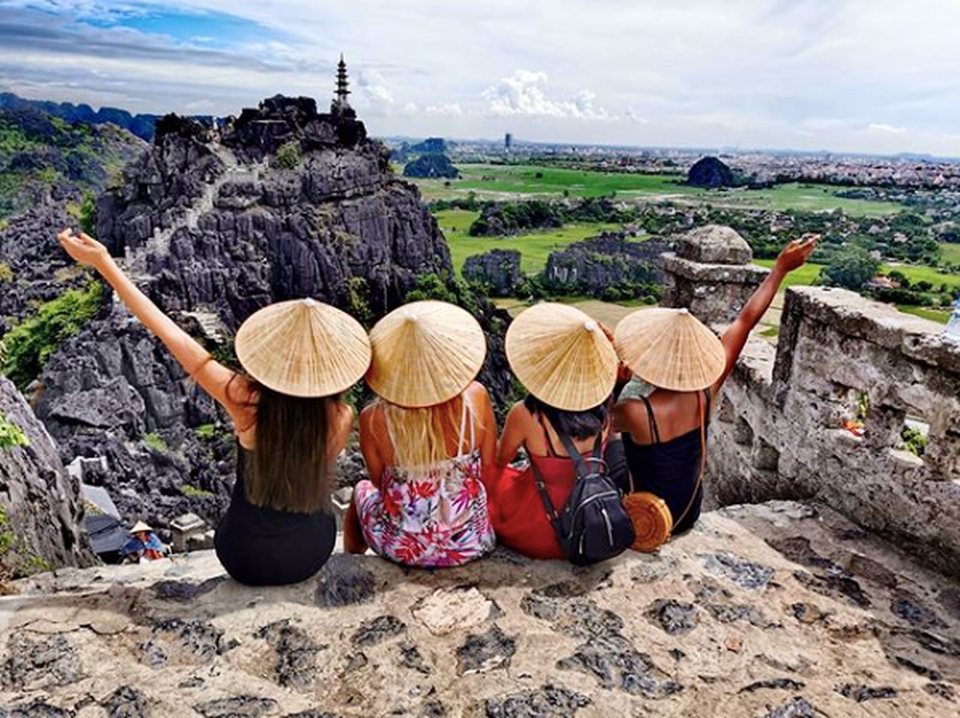 Hang Múa: Điểm “check-in” trên “lưng chừng trời” đẹp không tưởng ở Ninh Bình! - 6 Hang Múa: Điểm “check-in” trên “lưng chừng trời” đẹp không tưởng ở Ninh Bình! - 6