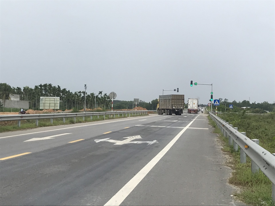 Luống cày trên đường dẫn cao tốc Đà Nẵng - Quảng Ngãi - 6 Luống cày trên đường dẫn cao tốc Đà Nẵng - Quảng Ngãi - 6