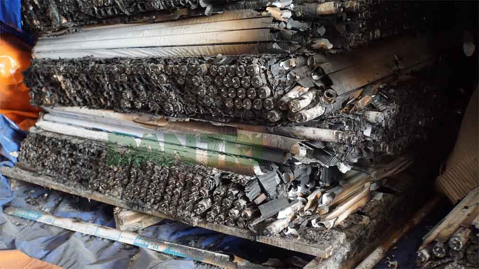 Cận cảnh kho chứa hơn 2.500 tấn phế thải từ vụ cháy Công ty Rạng Đông - 13 Cận cảnh kho chứa hơn 2.500 tấn phế thải từ vụ cháy Công ty Rạng Đông - 13