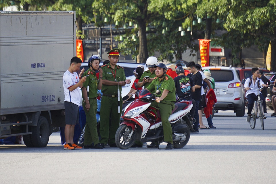 An ninh thắt chặt bảo vệ trận đấu Việt Nam và Malaysia - 5 An ninh thắt chặt bảo vệ trận đấu Việt Nam và Malaysia - 5