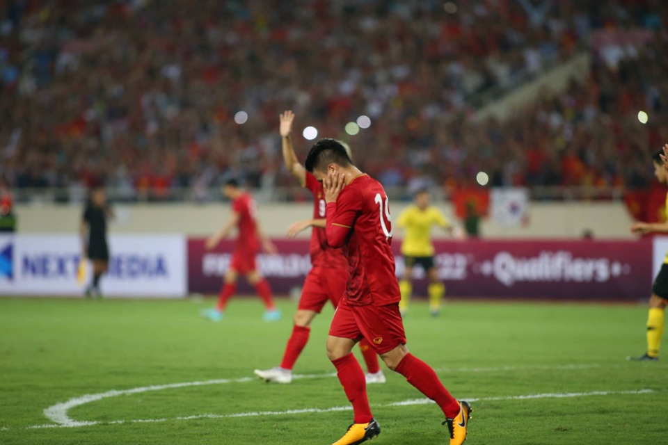 Việt Nam 1-0 Malaysia: Quang Hải ghi bàn đẳng cấp - 14 Việt Nam 1-0 Malaysia: Quang Hải ghi bàn đẳng cấp - 14