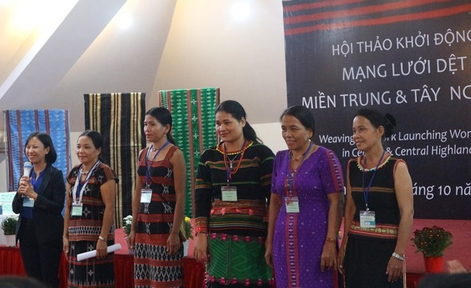 Khởi động mạng lưới dệt thổ cẩm miền Trung - Tây Nguyên Khởi động mạng lưới dệt thổ cẩm miền Trung - Tây Nguyên