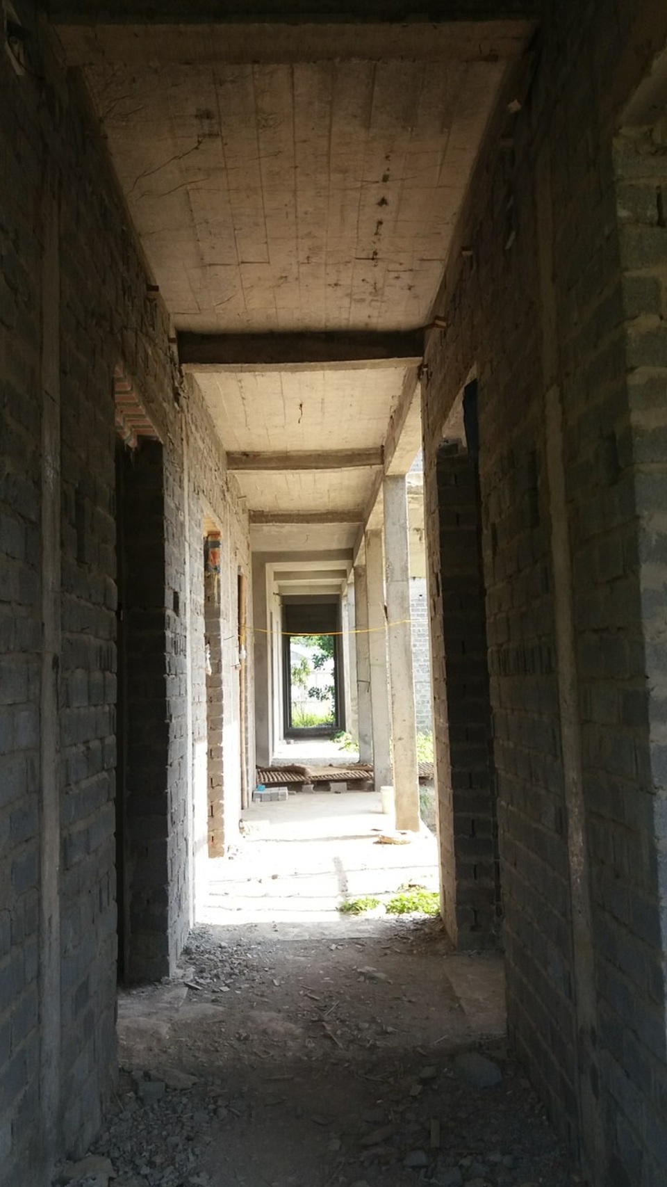 Công sở tiền tỷ xây dở dang, cán bộ chen nhau làm việc trong nhà xuống cấp - 5 Công sở tiền tỷ xây dở dang, cán bộ chen nhau làm việc trong nhà xuống cấp - 5