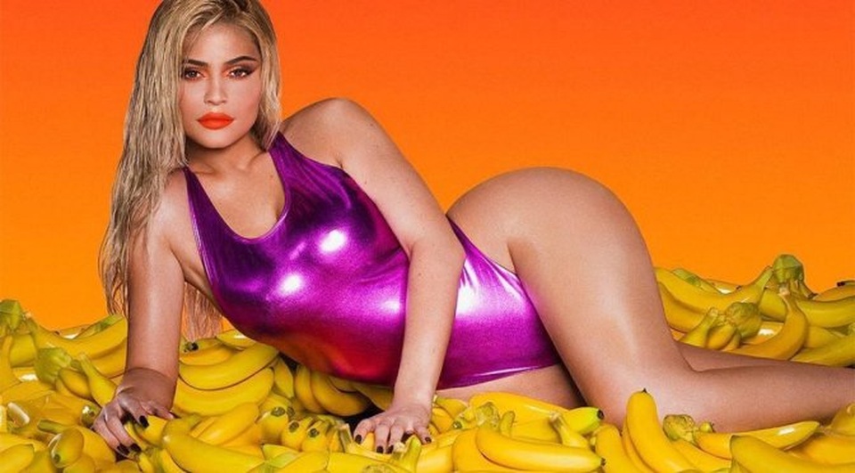 Khoe ảnh áo tắm, Kylie Jenner bị fans chỉ trích - 4 Khoe ảnh áo tắm, Kylie Jenner bị fans chỉ trích - 4