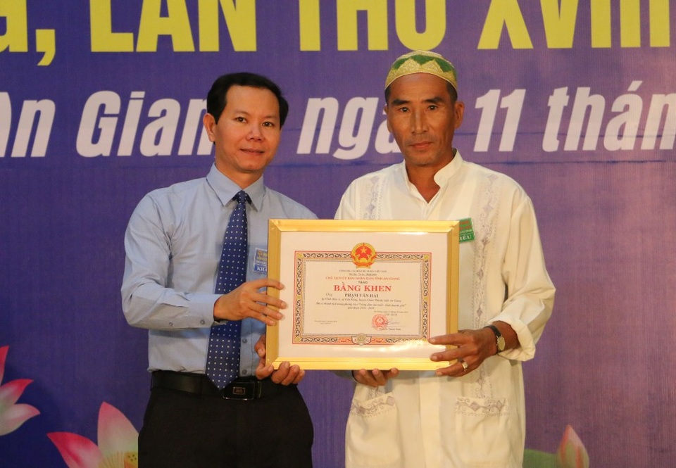 Nông dân sản xuất giỏi An Giang mỗi năm mang về lợi nhuận gần 12.000 tỷ đồng - 3 Nông dân sản xuất giỏi An Giang mỗi năm mang về lợi nhuận gần 12.000 tỷ đồng - 3