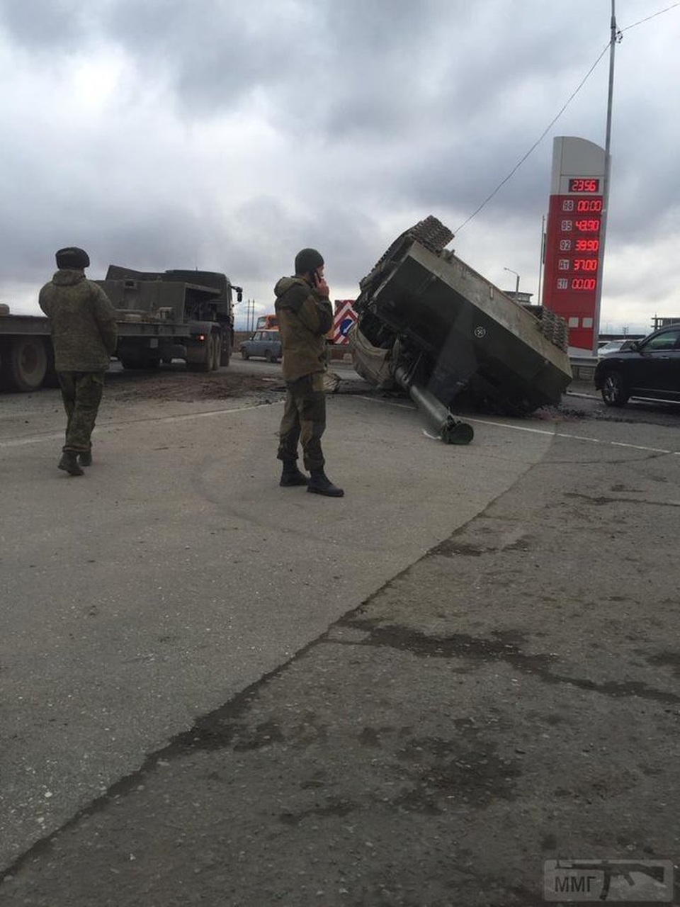 Phanh gấp làm rơi pháo tự hành 46 tấn, quân nhân Nga phải đền 380.000 USD - 1 Phanh gấp làm rơi pháo tự hành 46 tấn, quân nhân Nga phải đền 380.000 USD - 1