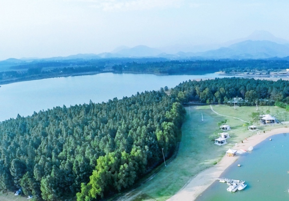 Thăm “Không gian Nghệ thuật bên hồ lớn nhất Việt Nam” tại Đại Lải - 1 Thăm “Không gian Nghệ thuật bên hồ lớn nhất Việt Nam” tại Đại Lải - 1